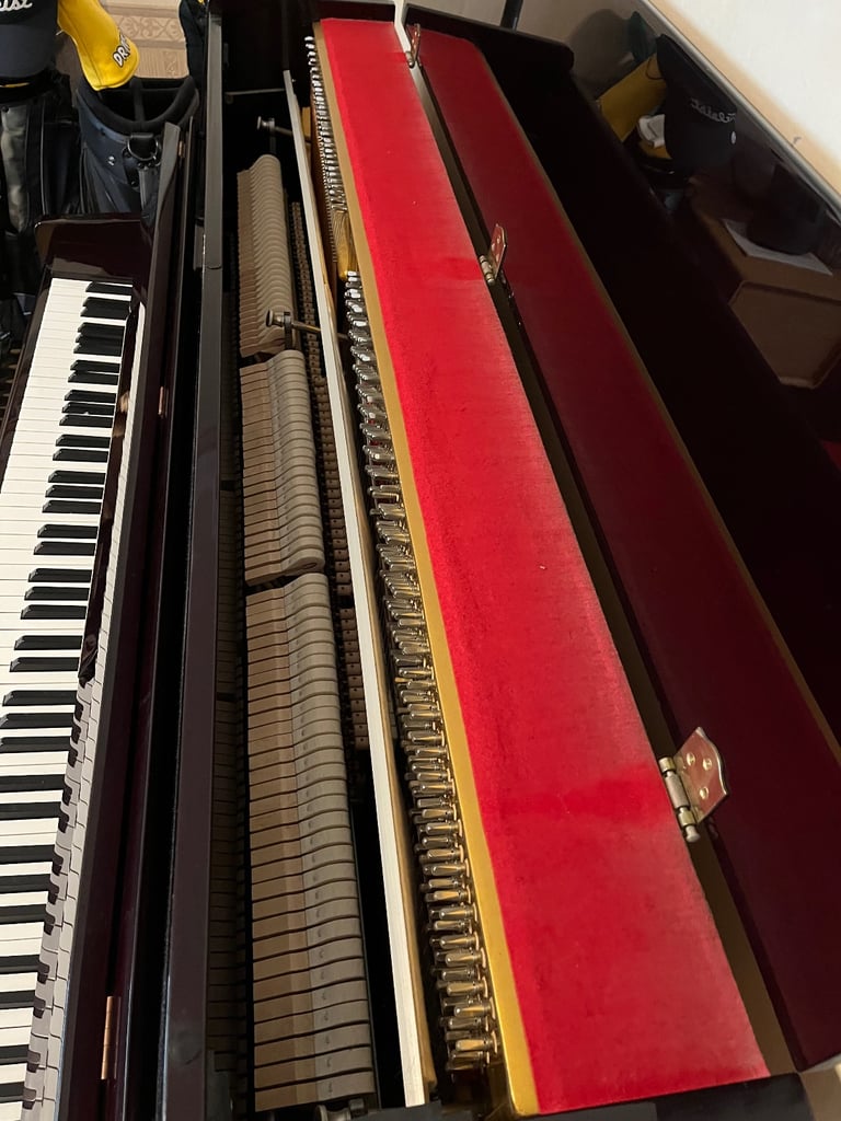 Evestaff Piano (Mahogany)