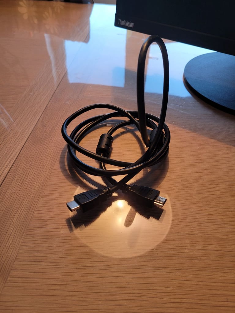 Lenovo ThinkVision Monitor + HDMI & Power Cable – Excellent Condition