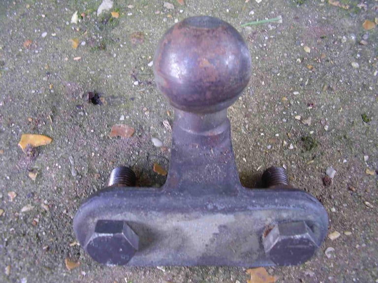 Ball hitch 50 mm with bolts plus optional Fiesta MK2 strengthening bar