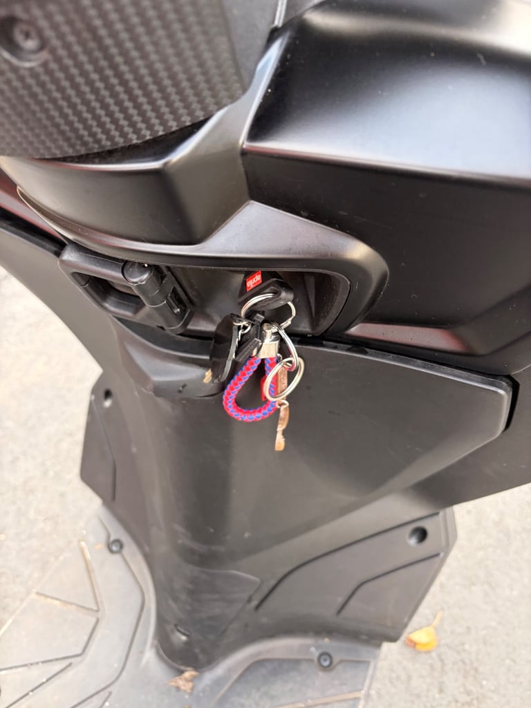 Aprilia, SXR, 2024, 49 (cc) 2400 miles 
