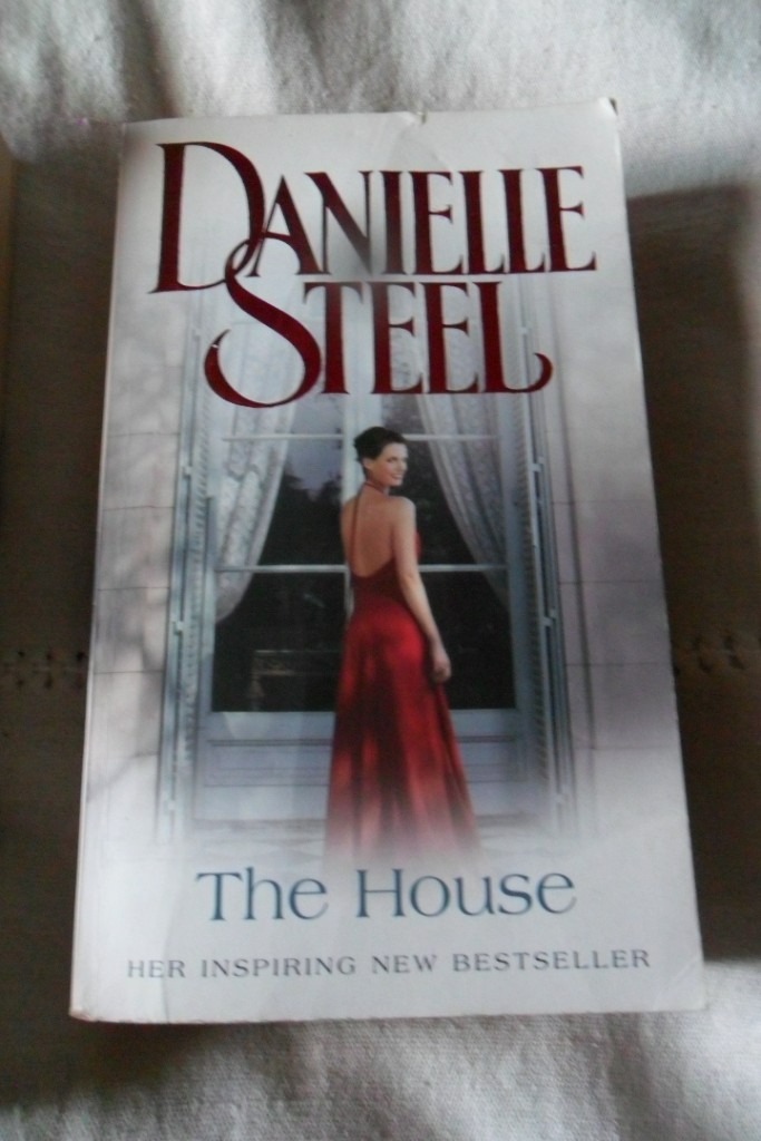 JOB LOT 8 DANIELLE STEEL BOOKS very good condition