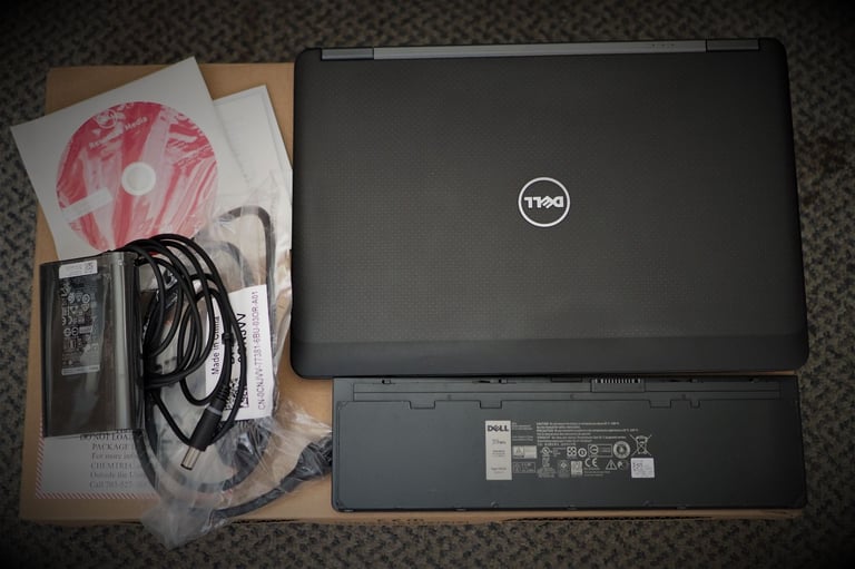 Dell Latitude 7 Series i5300 256GB,16GB Win 10 VGC PSU & Spare Battery & !!Needs New Screen!!