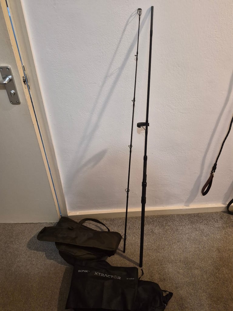 Pair of Sonik xtractor 10ft 3.25lb with bags and cases.
