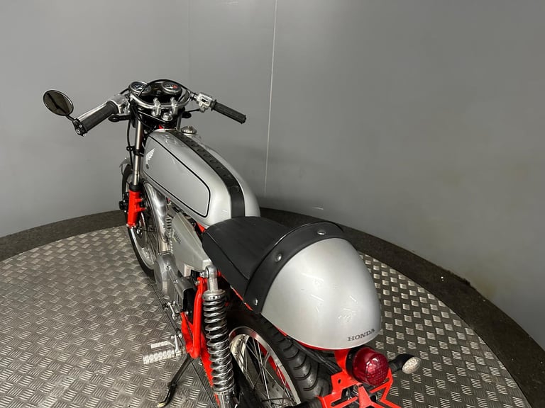 Honda Dream 50 Cafe Racer 