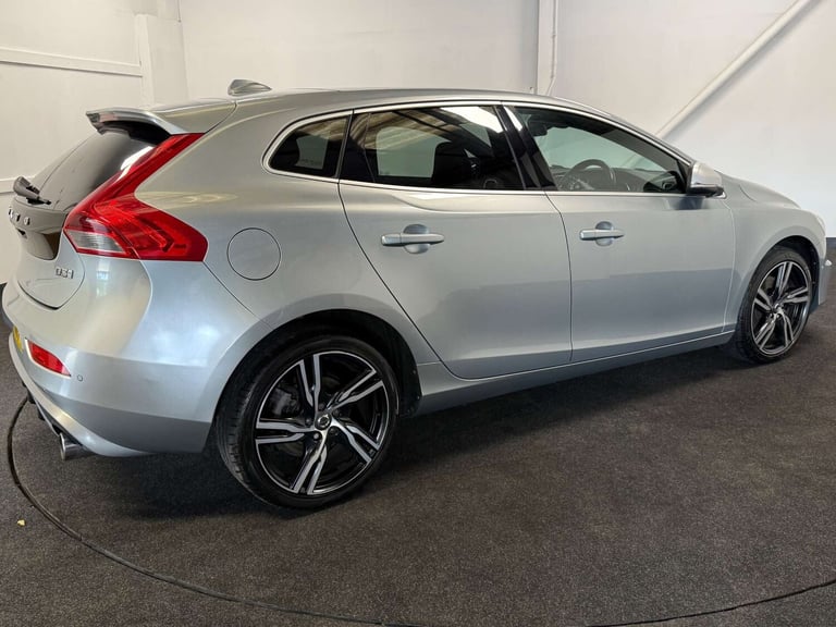 2017 Volvo V40 2.0 V40 R-Design Pro D3 Auto 5dr Hatchback Diesel Automatic