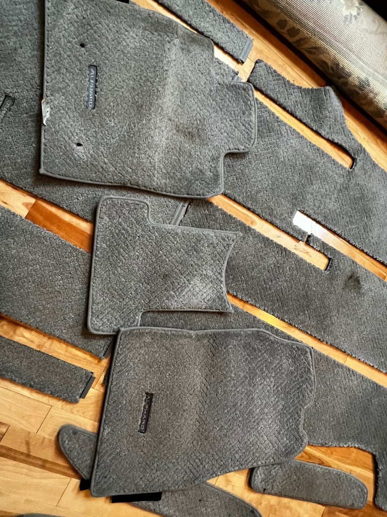 image for Full set of carpets matts for Toyota Alphard 