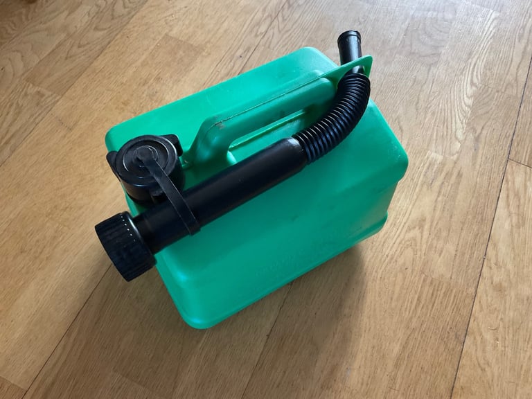 image for VGC 5L GREEN CARPLAN PLASTIC FUEL PETROL CAN (Container)