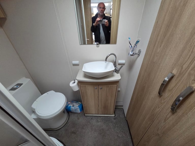 2020(70)ELDDIS AUTOQUEST 175 RIVA GOLD  2-BERTH - 2-BELT - LOW MILES - 1 OWNER