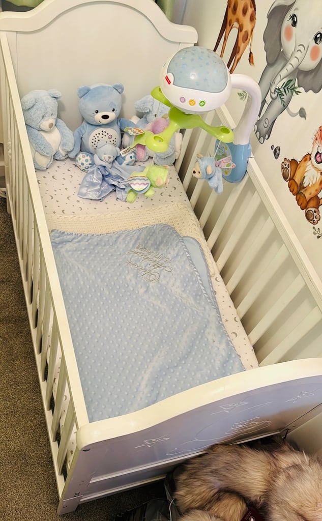 Baby Cot / Babies Cot / Babies Bed with 3 heights baby to toddler 
