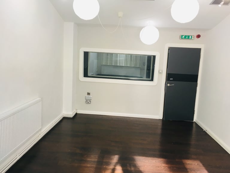 MODERN OFFICES IN BRADFORD CITY CENTRE TO LET near Leeds / Halifax WORK SPACE ROOMS RENT