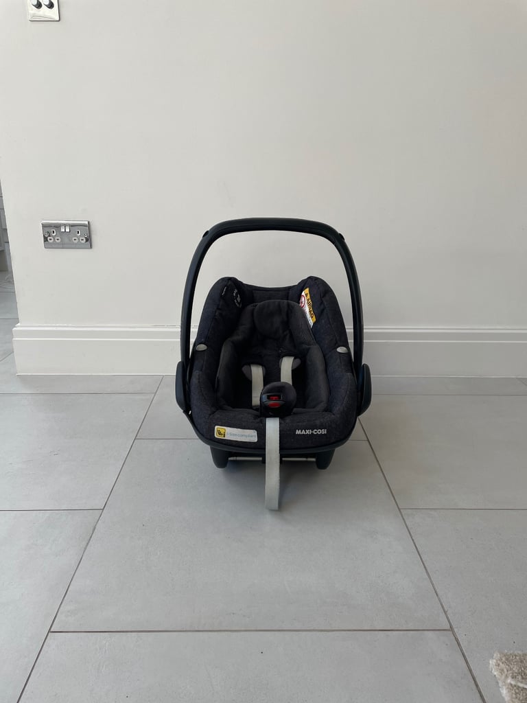 image for Pebble plus maxi cosi car seat and iso fix new born - 12 months 