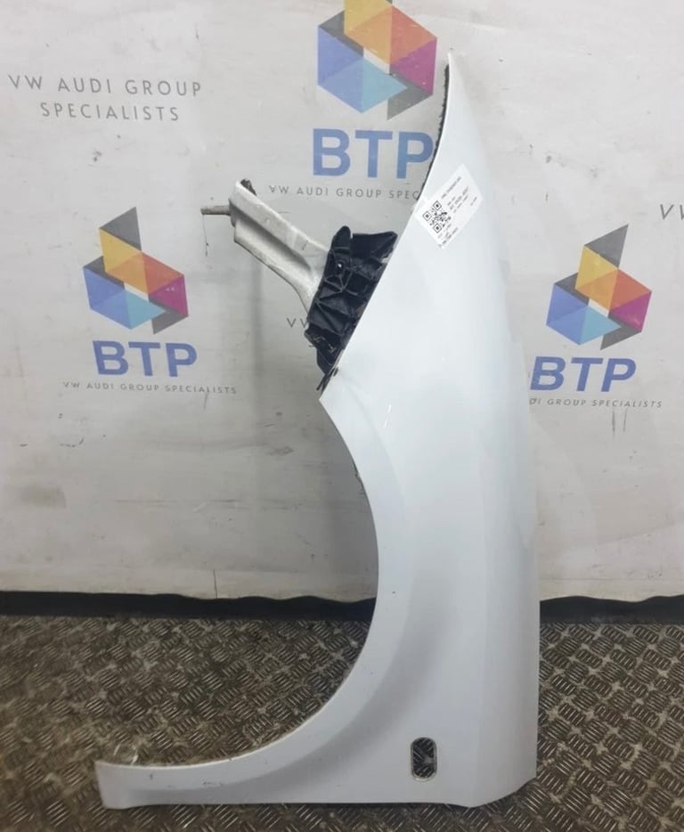 image for Seat Leon Mk2 2009-2012 WING (PASSENGER SIDE) LS9R WHITE - DENT