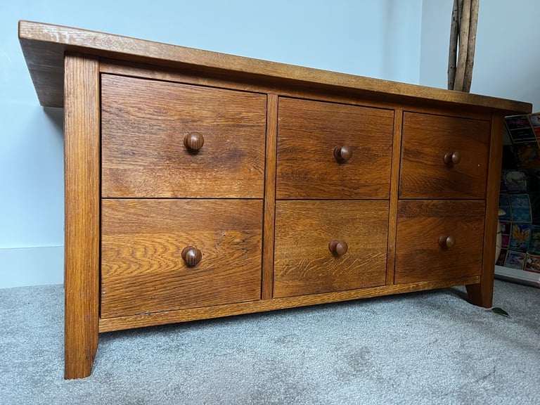 Oak coffee table with storage