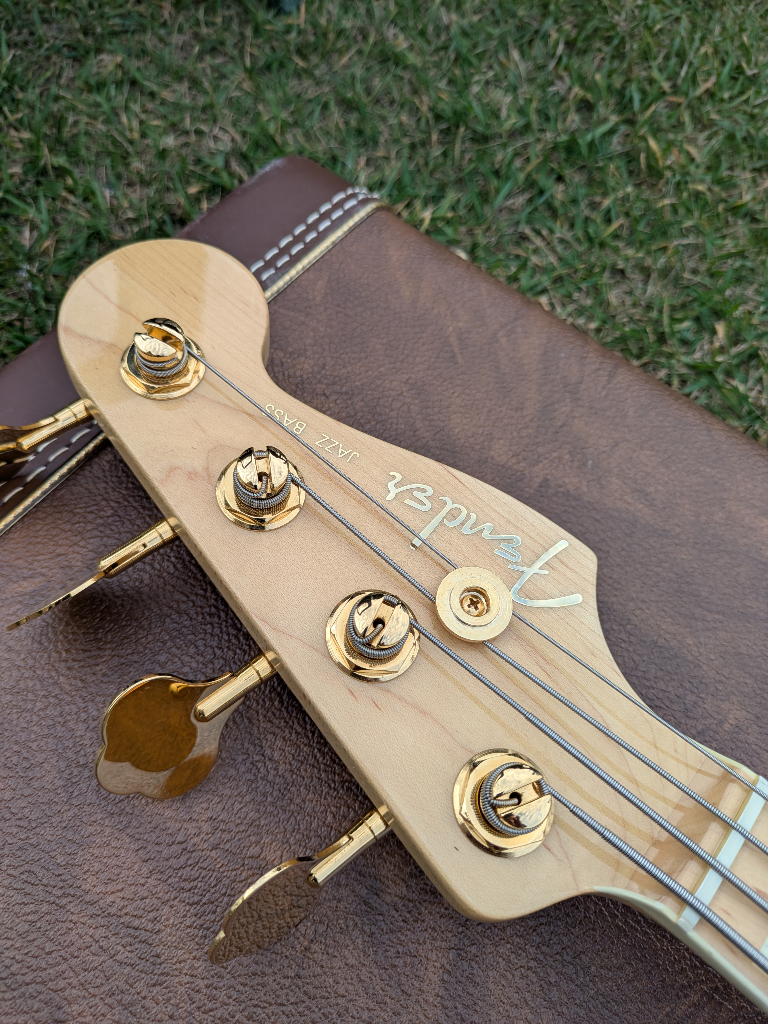 AMERICAN FENDER DELUXE JAZZ BASS FMT
