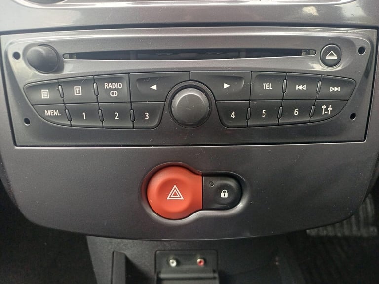 2011 Renault Clio 1.2 16V I-Music 3dr HATCHBACK PETROL Manual