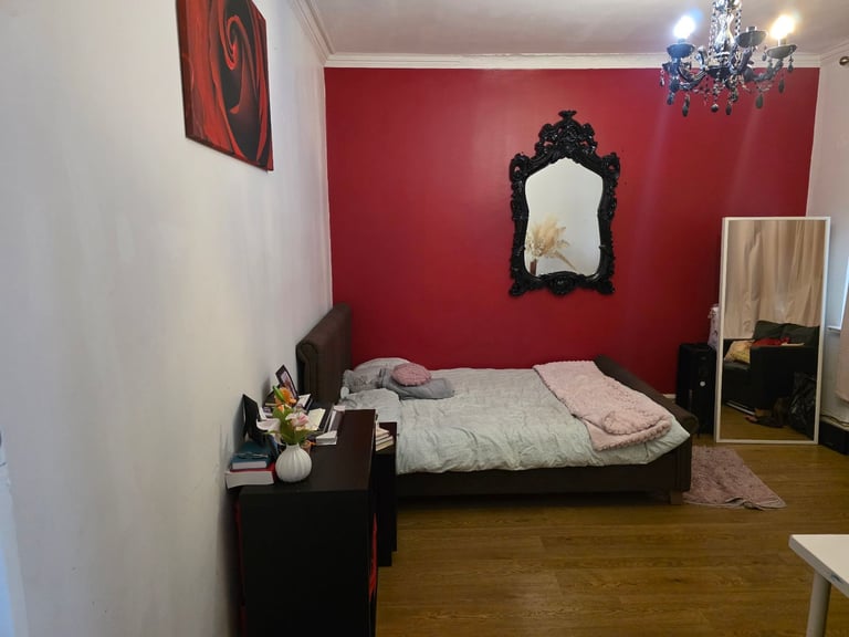 Double Room To Rent - £500per month Female(s) only 