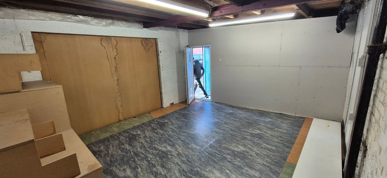 GARAGE TO LET (Rear of Shops Chester Road Sunderland)