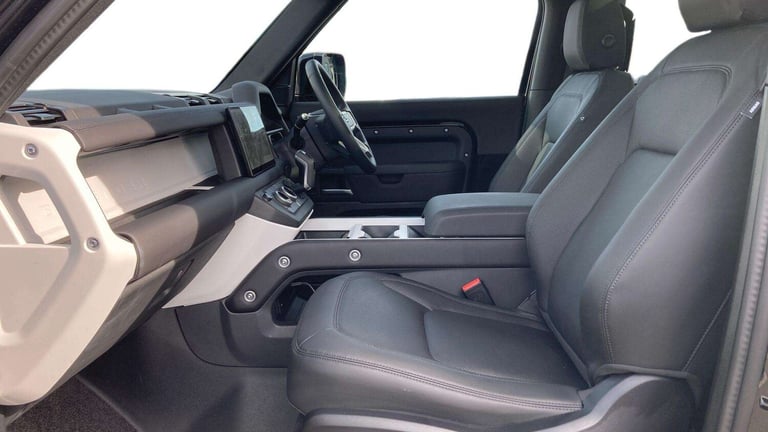 2025 Land Rover Defender 3.0 D250 X-Dynamic SE 90 3dr Auto ESTATE DIESEL Automatic
