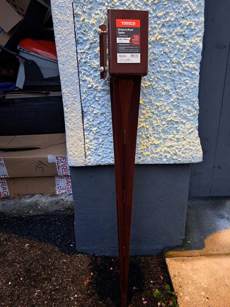 Fencing post support spikes