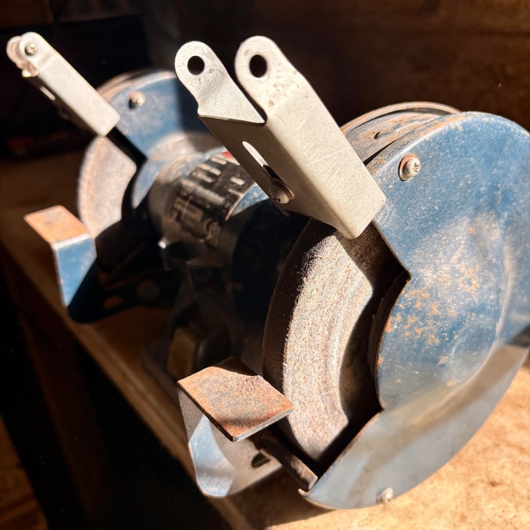 Bench Grinder TOURET À MEULER 