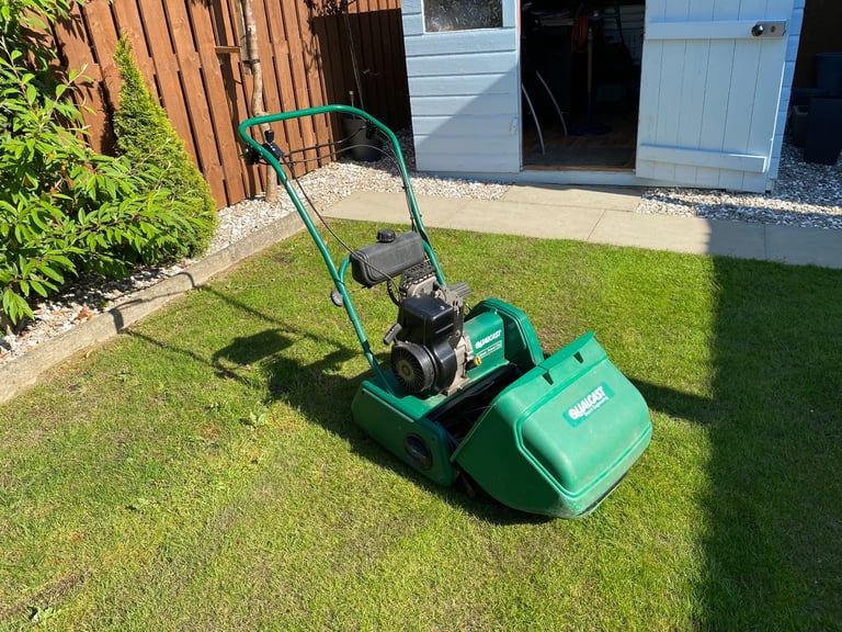 Qualcast Classic Petrol 35s Lawnmower