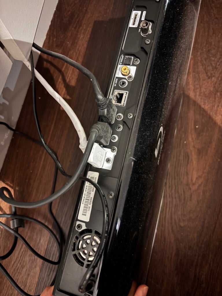 LG soundbar with wireless subwoofer