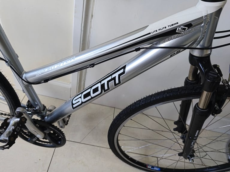 Women's Scott hybrid bike fully serviced 