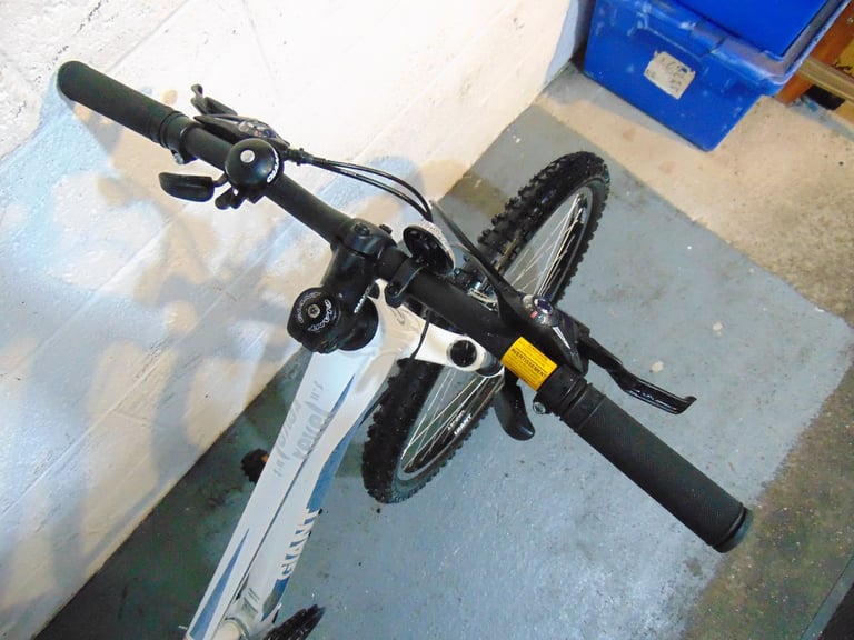 Giant Revel W3 (14" frame, suit teenager/short adult) Hardtail Mountain Bike (free local delivery)