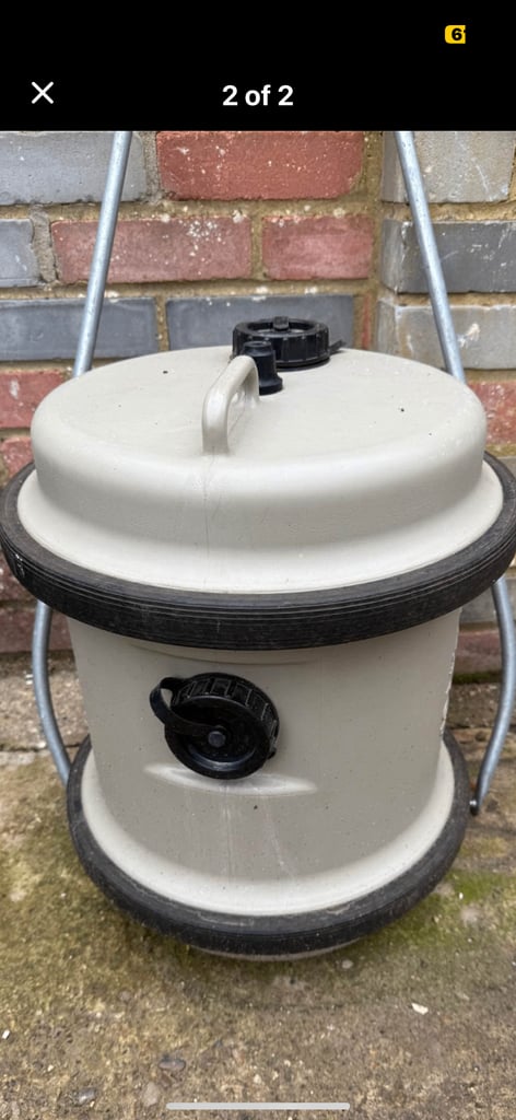 Aquaroll 40 litre with handle 