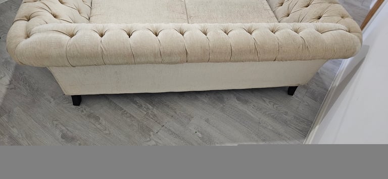 Chesterfield 3 seater sofa excellent condition