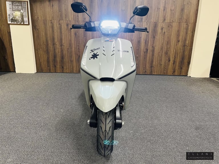 2025 Lambretta X 300 300 Scooter Petrol Automatic Euro 5 (25 ps) Scooter Petrol Automatic