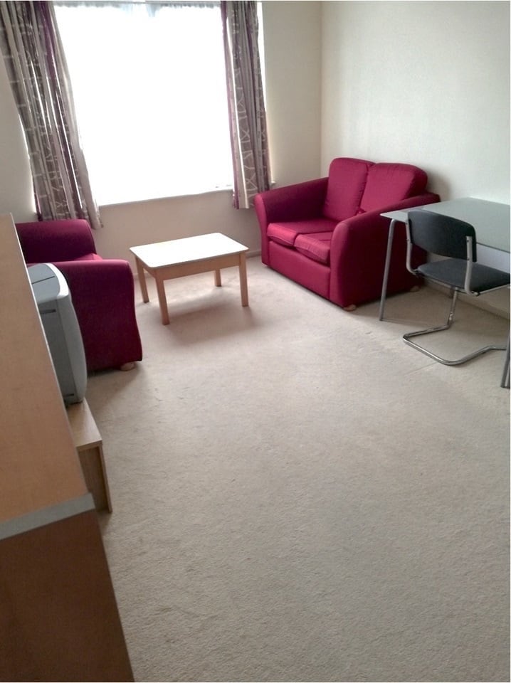 2 Bed Flat, Crown Station Place, L7 in Sought After Area near Hospital and University