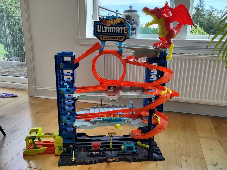 Hot Wheels - City Garage with Dragon + bonus flip track