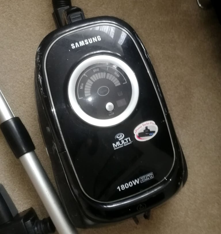 Samsung Cylinder Vacuum Cleaner 1800W With Tools Please Read Description