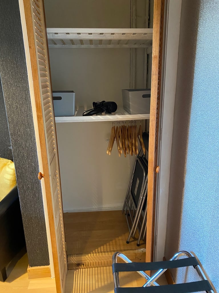 Room for worker Mon to Fri or Sun to Friday am