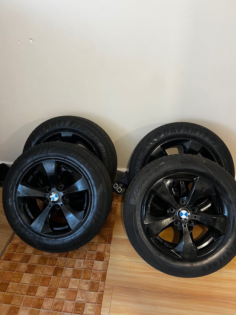 BMW Black Alloy wheels 16’’ size 4x Wheels & nearly new tyres 
