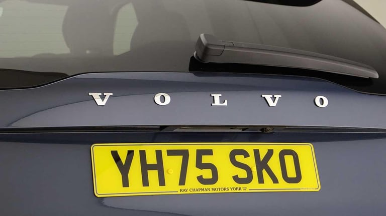 2025 Volvo XC90 T8 AWD PHEV Ultra Dark (Blond, Sunroof, Bowers &amp; Wilkins, 360 Camera) ESTATE ...
