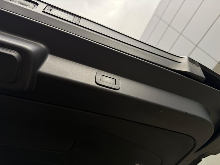 2023 Land Rover Range Rover Sport 3.0 D300 MHEV Dynamic SE SUV 5dr Diesel Auto 4WD Euro 6 (s/s) (...