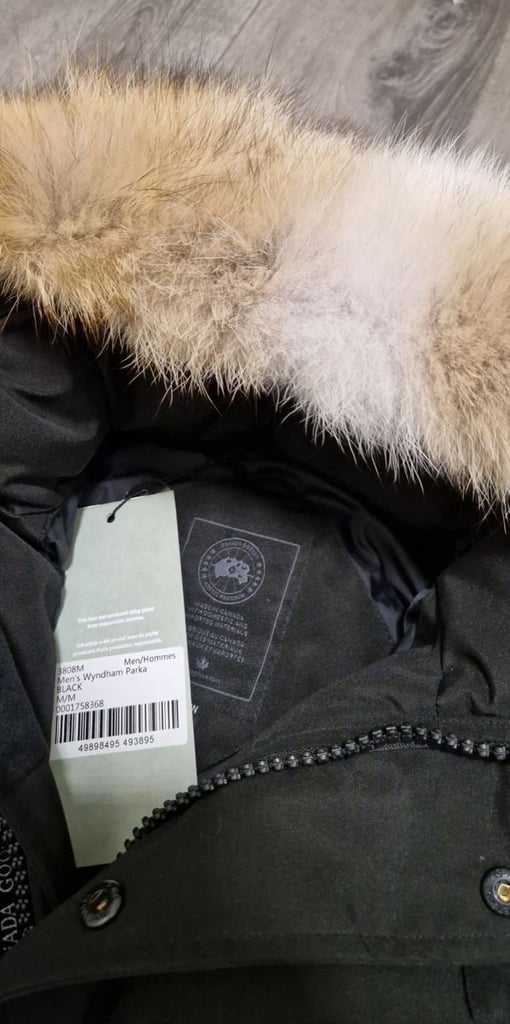 Canada Goose Wyndham Black badge 