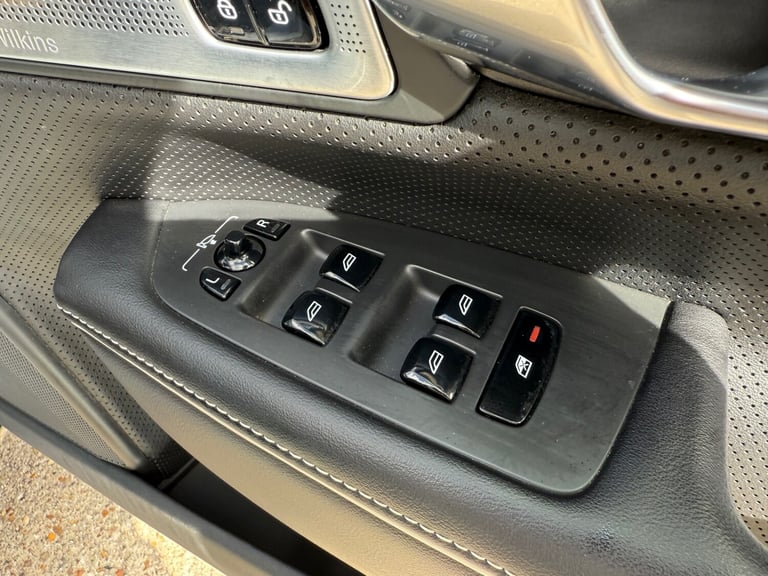 2018 Volvo S90 2.0 T8 Hybrid R DESIGN Pro 4dr AWD Geartronic SALOON Petrol Parallel Phev Automatic