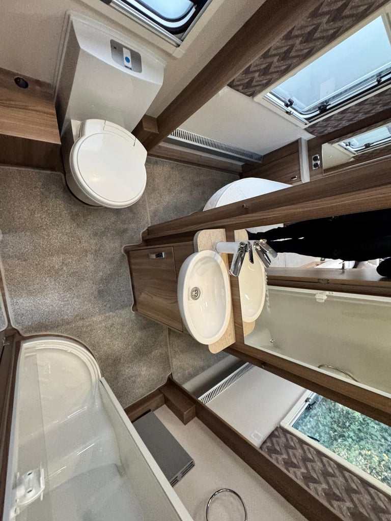 SWIFT CHALLENGER HI-STYLE 560 2021 MODEL ISLAND BED TOURING CARAVAN