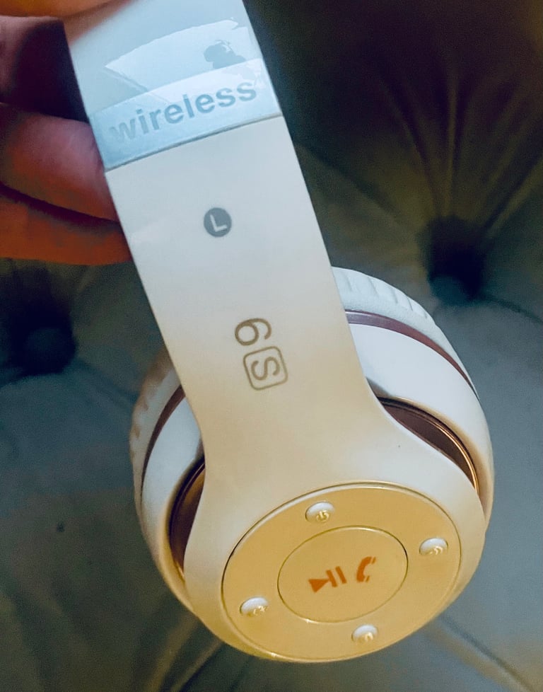 image for 6S white & rose gold Bluetooth wireless headphones 