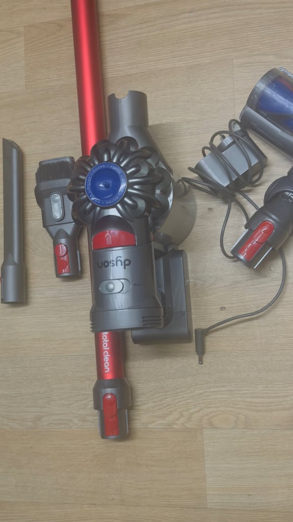 Dyson V7 Motorhead Cordless Handheld Vacuum Cleaner
