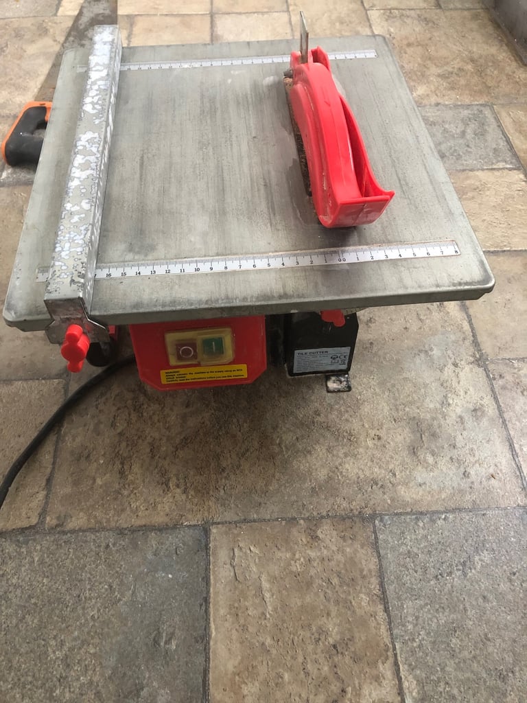 Electric tile cutter 