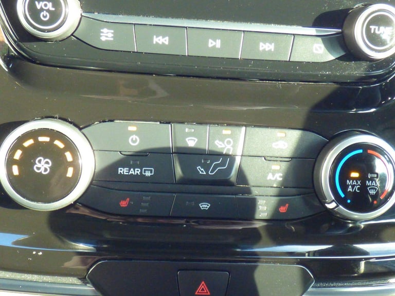 FORD TOURNEO CUSTOM 2.0 Tourneo Custom Titanium Bus M1 320 L2 2.0L EcoBlue