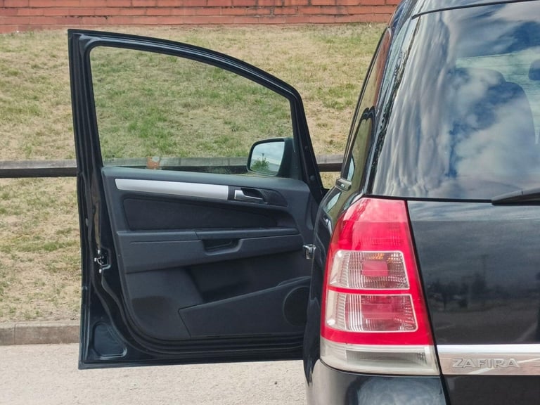 2012 Vauxhall Zafira 1.6 16V Design Euro 5 5dr (SNav) MPV Petrol Manual