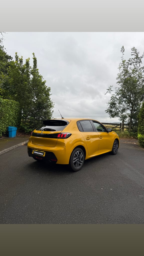 Peugeot 208 Allure Premium + 2023