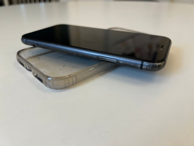 iPhone 11 - Black - 64gb - UNLOCKED - £120 ONO