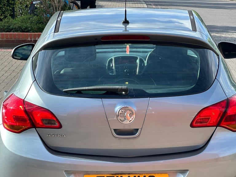 2011 Vauxhall Astra 1.4 16v Exclusiv Euro 5 5dr HATCHBACK Petrol Manual