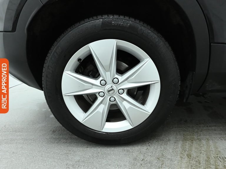 2022 Volvo XC40 2.0 B3 MHEV Core SUV 5dr Petrol Hybrid DCT Auto Euro 6 (s/s) (163 ps) SUV PETROL ...